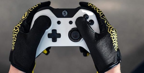 Ironclad Console Gaming Gloves, Precision Fit, Performance Grip, Touchscreen Compatible, Machine Washable, (1 Pair), Size M (ES-CNSL-03-M) - Image 3